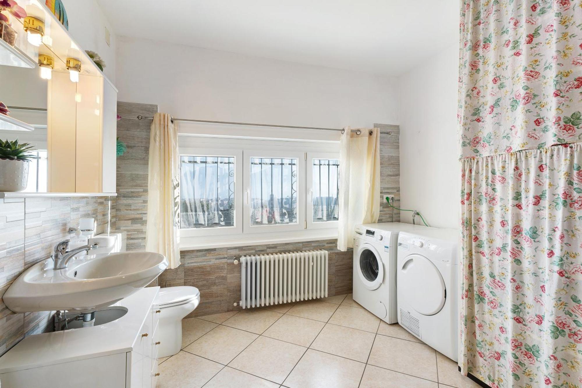 Casa Bella Apartment Intra Luaran gambar