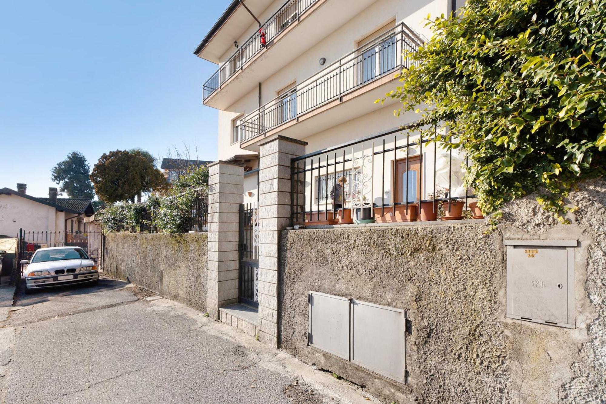Casa Bella Apartment Intra Luaran gambar