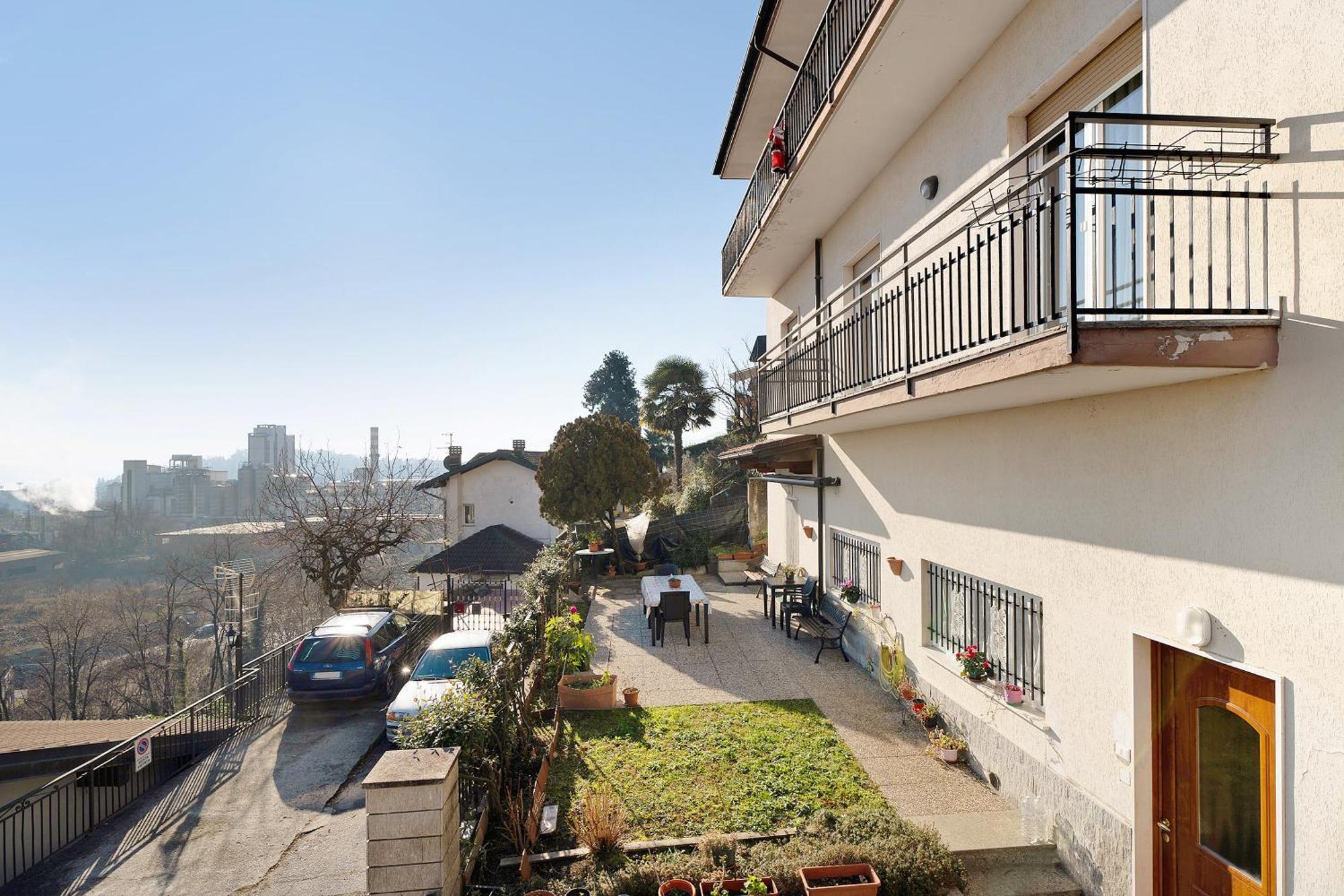 Casa Bella Apartment Intra Luaran gambar